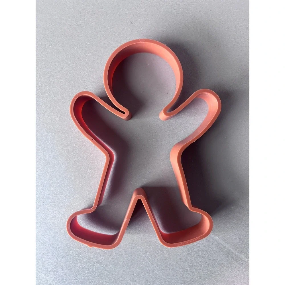 Huge Lot/47 pcs. Cookie Cutters Plastic Metal Vintage Modern Holidays Occasions‎